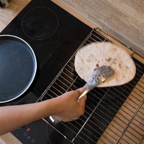 how to make roti on flat stove